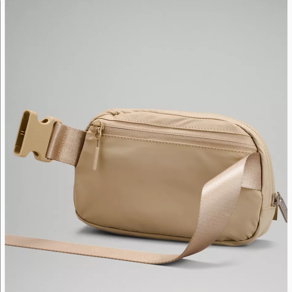 LULULEMON EVERYWHERE BELT BAG IN TRENCH🔥🔥🔥 - Picture 2 of 11